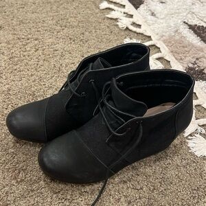 Pierre Dumas Black Wedges (Size 8)